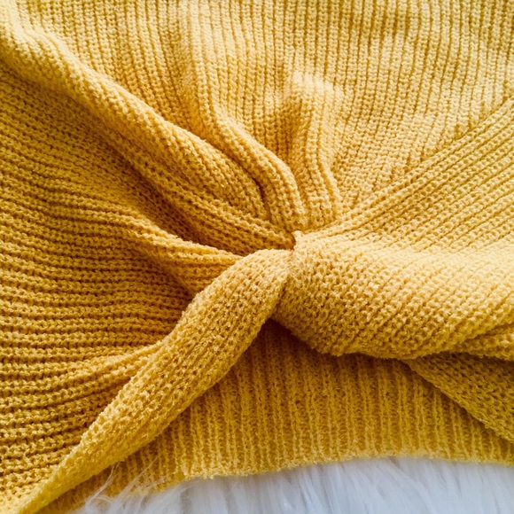 Twisted Yellow Sweater 💝 - Picture 3 of 5
